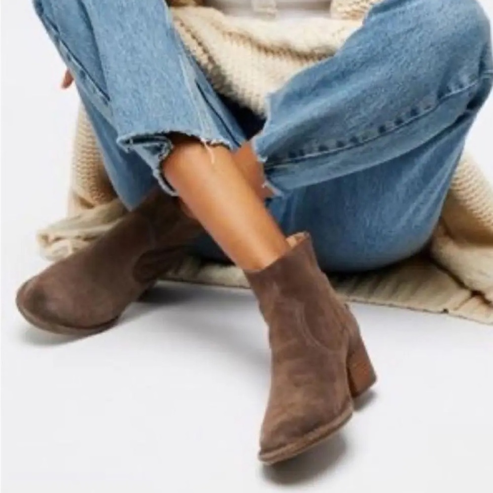 UGG Women's Bandara Suede Ankle Boot in Mysterious Taupe Size 10